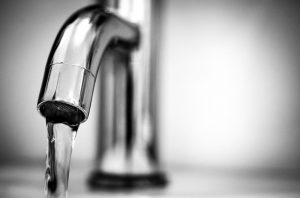 Tempe Water Softener helps water quality image shows water pouring from faucet