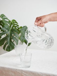 Prevent Apache Junction Hard Water from messing with your home and health by working with H2O Concepts image shows water being poured from pitcher to glass